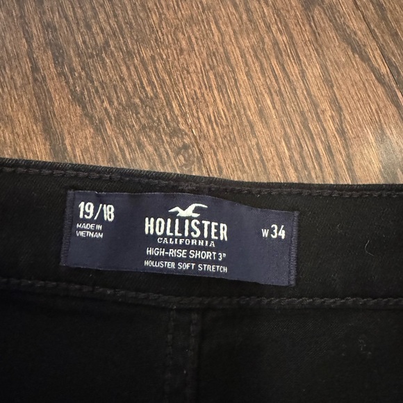 Hollister High Rise Black Denim Short - Picture 2 of 3